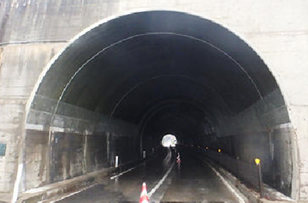 油戸トンネル補修工事（山形県）